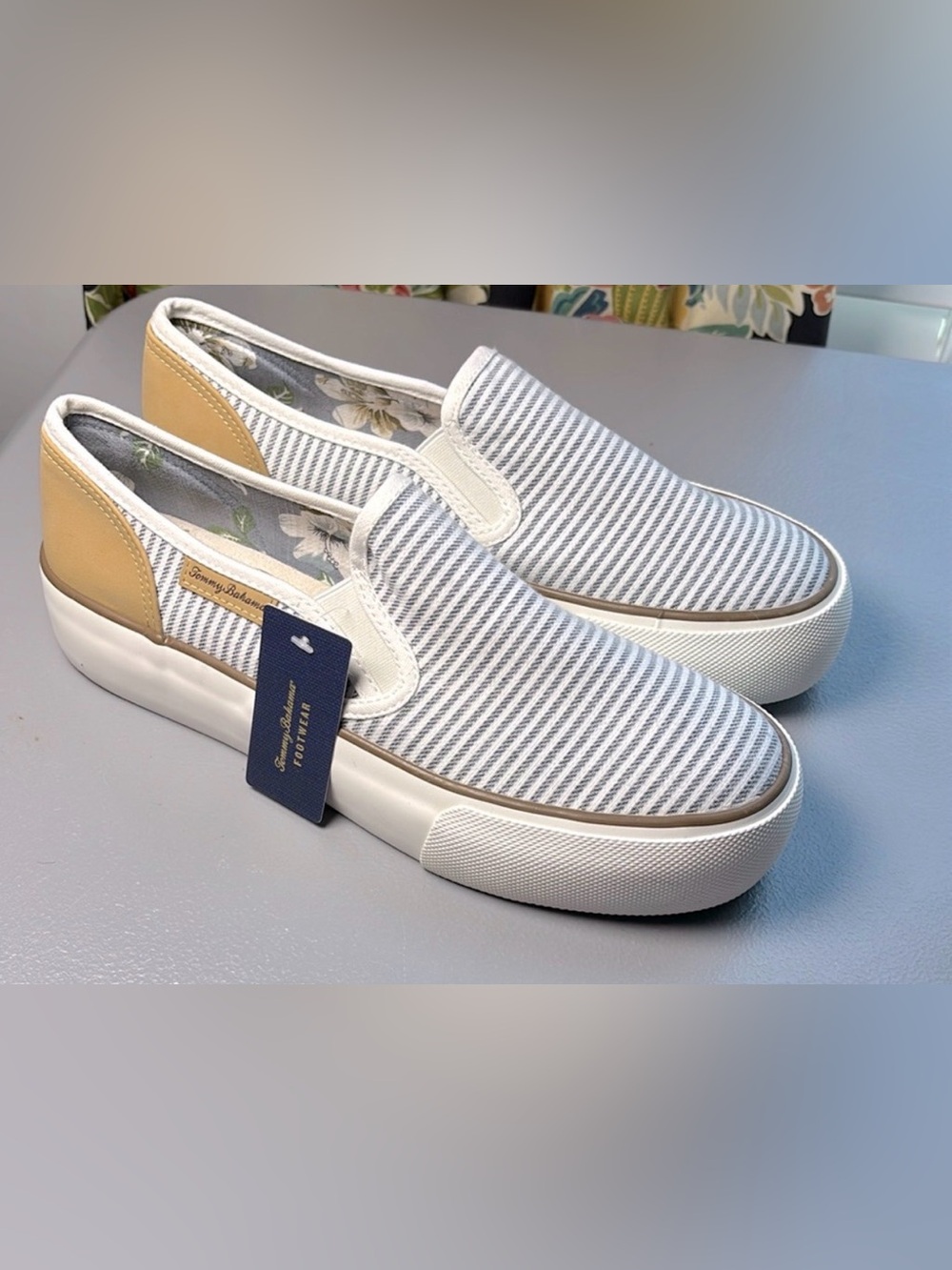 NWT TOMMY BAHAMA WOMENS SAILOR STRIPED SLIP ON SNEAKERS 9.5